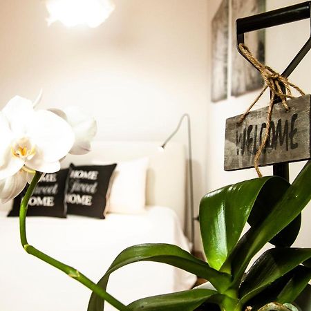 Suite Home Al Centro Di Sassari Bagian luar foto