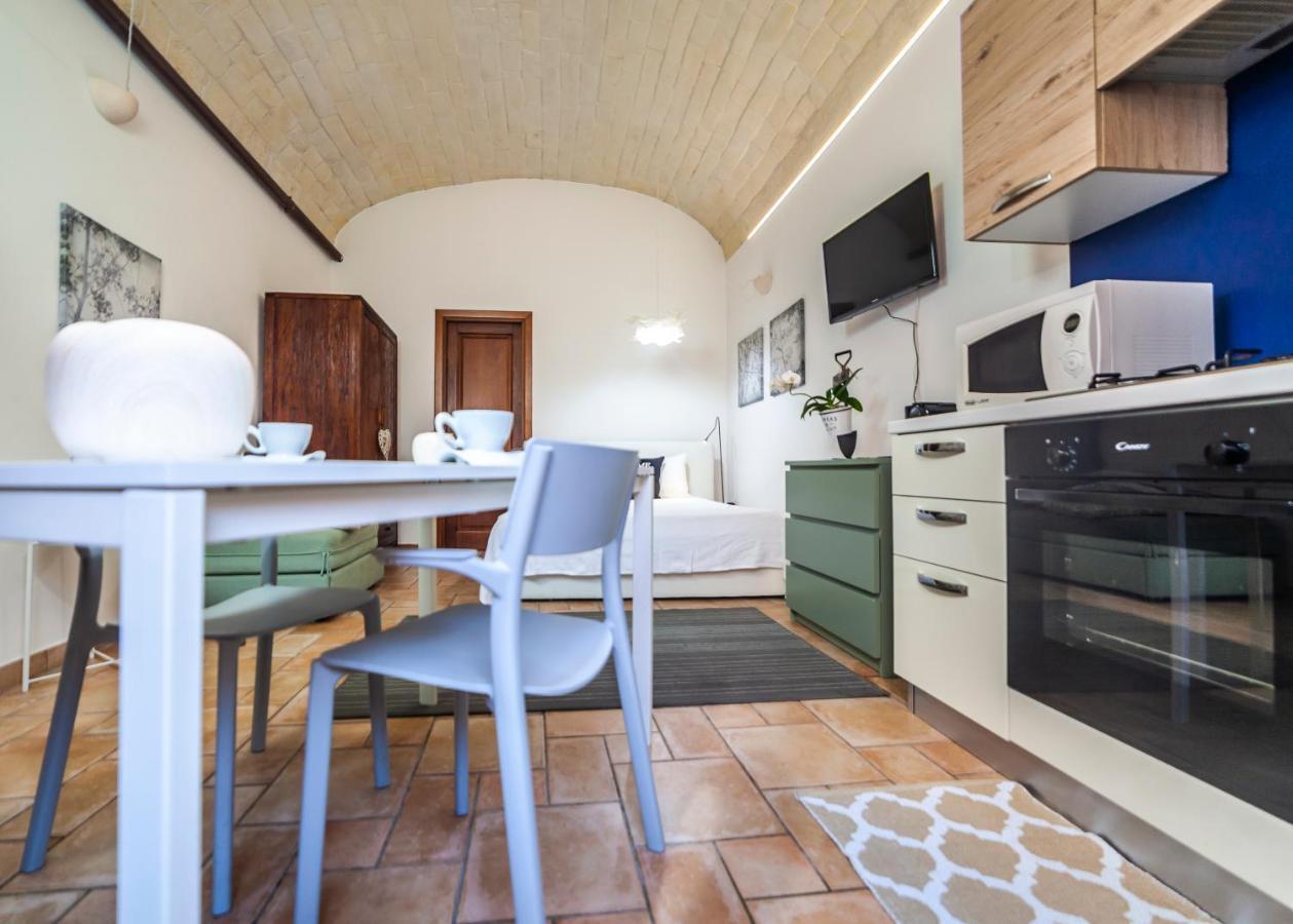 Suite Home Al Centro Di Sassari Bagian luar foto
