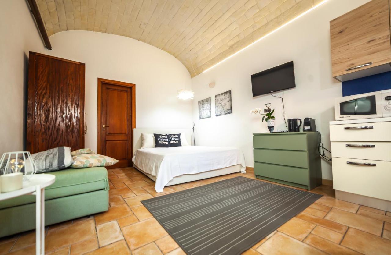 Suite Home Al Centro Di Sassari Bagian luar foto
