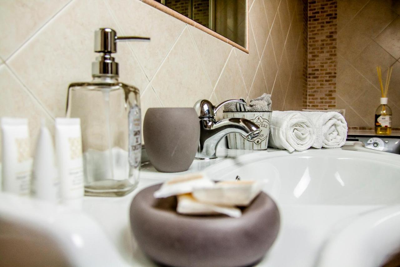 Suite Home Al Centro Di Sassari Bagian luar foto