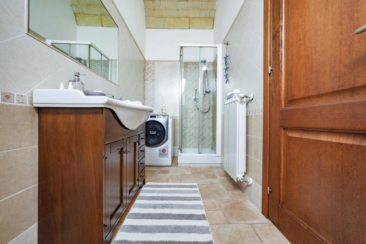 Suite Home Al Centro Di Sassari Bagian luar foto