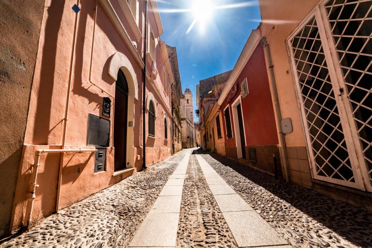 Suite Home Al Centro Di Sassari Bagian luar foto