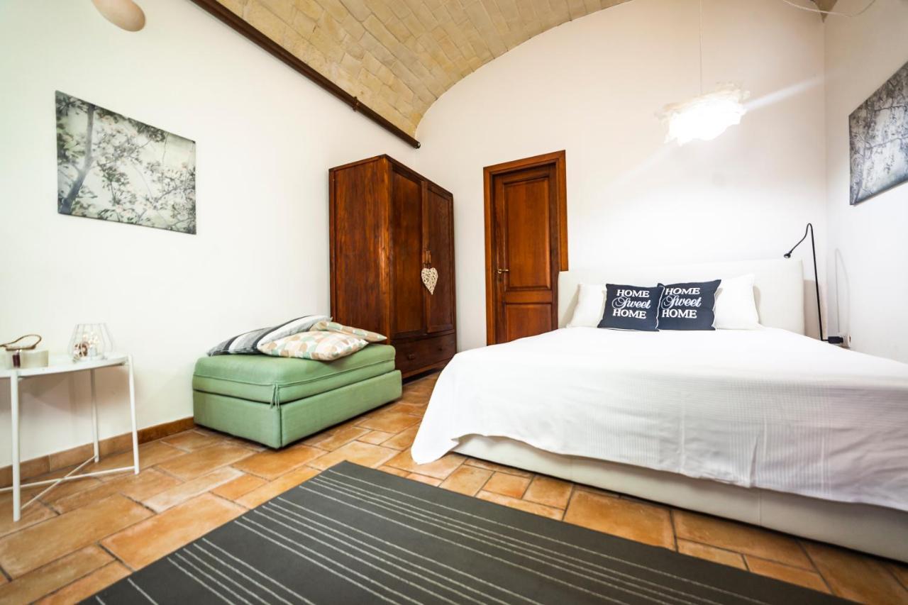 Suite Home Al Centro Di Sassari Bagian luar foto