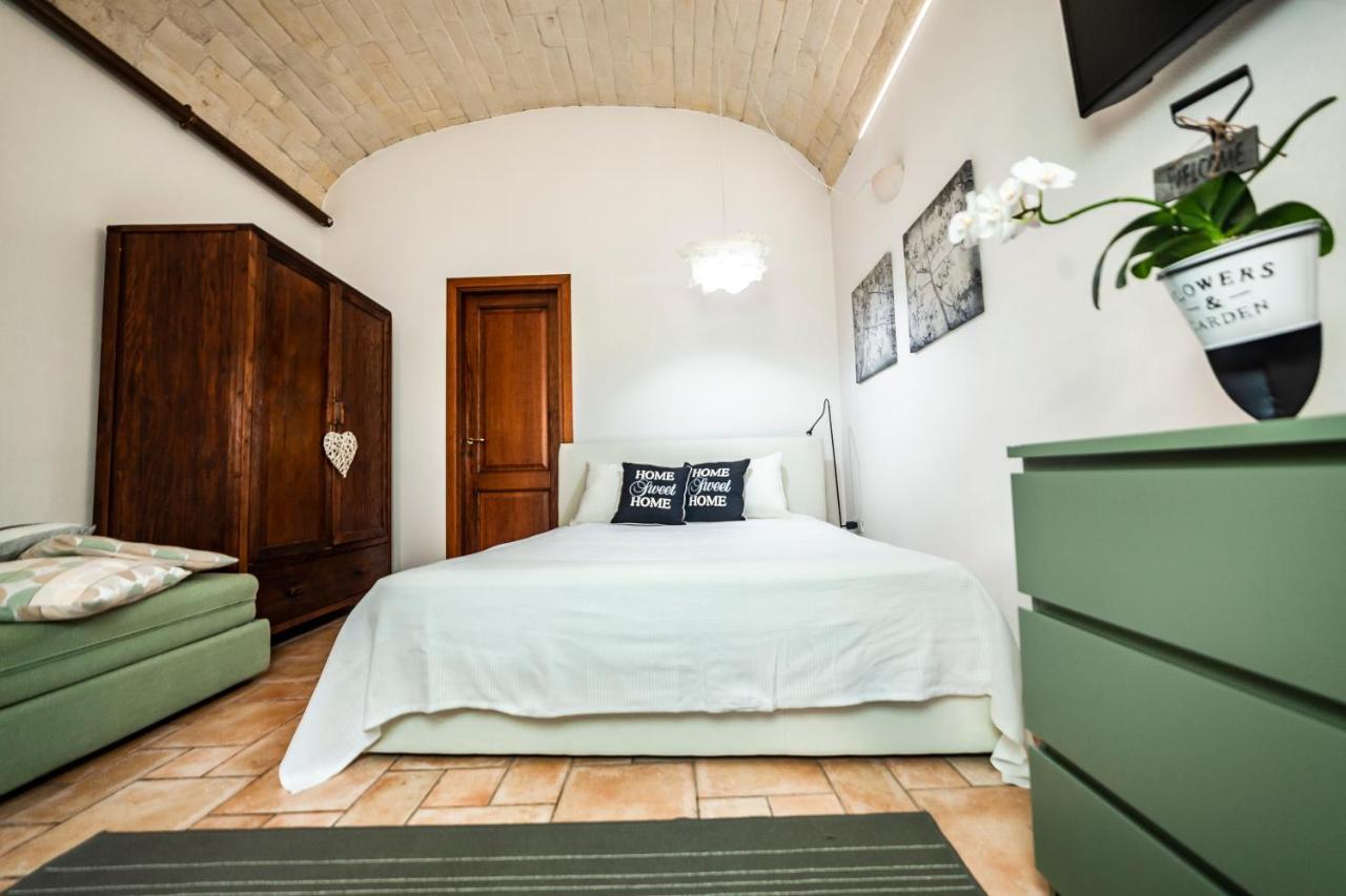 Suite Home Al Centro Di Sassari Bagian luar foto