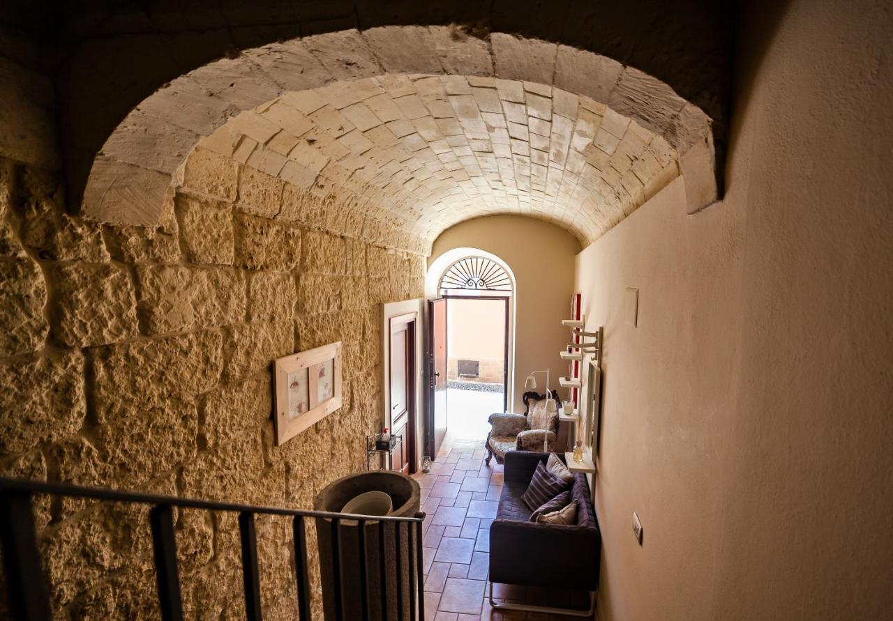 Suite Home Al Centro Di Sassari Bagian luar foto