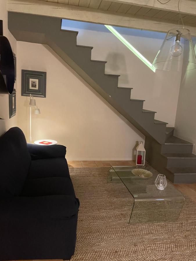 Suite Home Al Centro Di Sassari Bagian luar foto